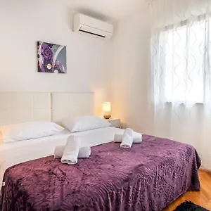 Rooms&apartments Zelux Apartamento